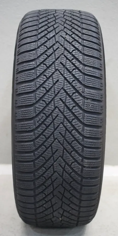 Background image for 1x Pirelli Winter Cinturato 2 I 225 55 R18 102H XL M+S I Winterreifen