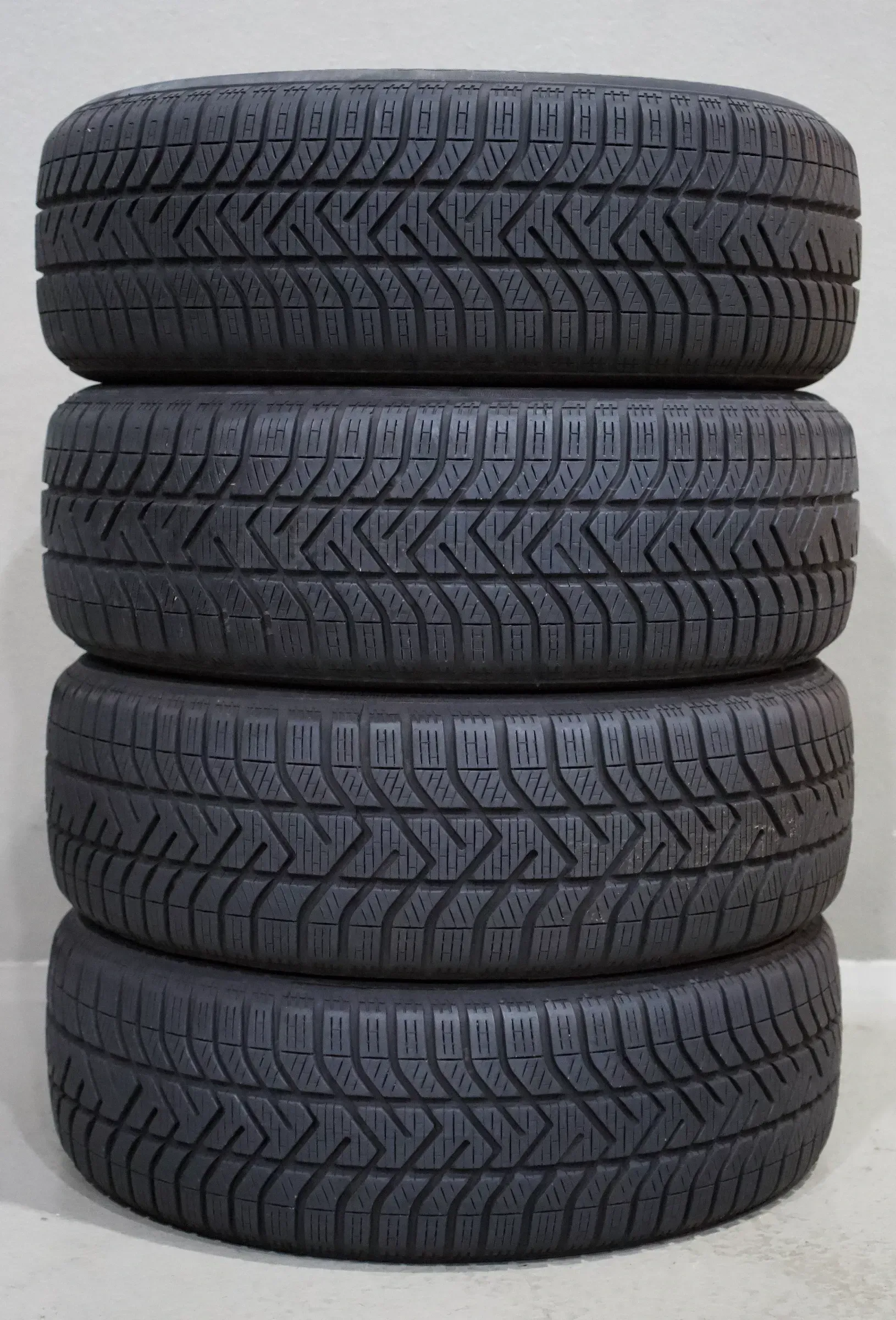 Pirelli SnowControl Serie 3 * I 195 60 R16 89H M+S I Winterreifensatz - Bild 1