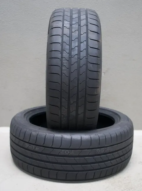Background image for 2x Bridgestone Turanza 6 * I 255 45 R20 105Y I Sommerreifen