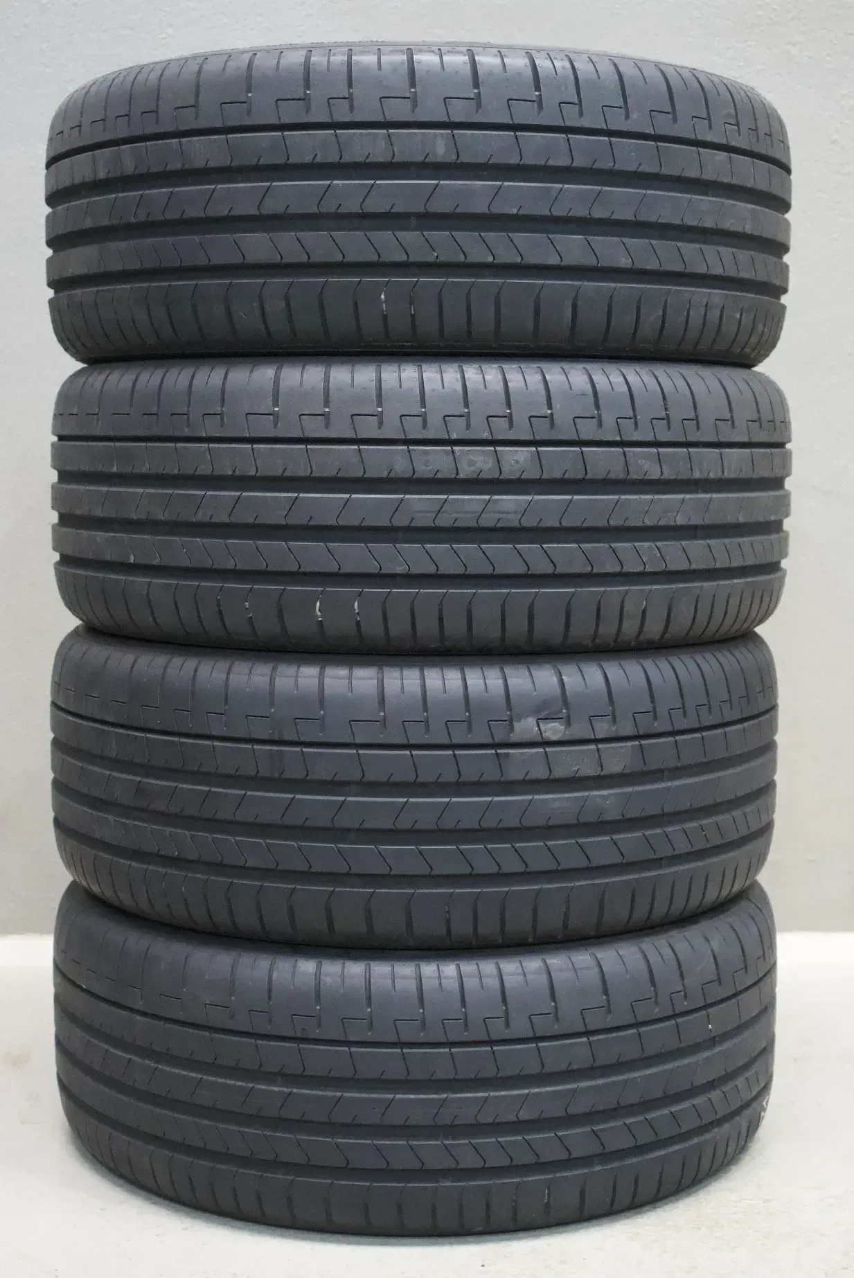 Pirelli P Zero MO * I 245 45 R19 102Y XL I Sommerreifensatz - Bild 1
