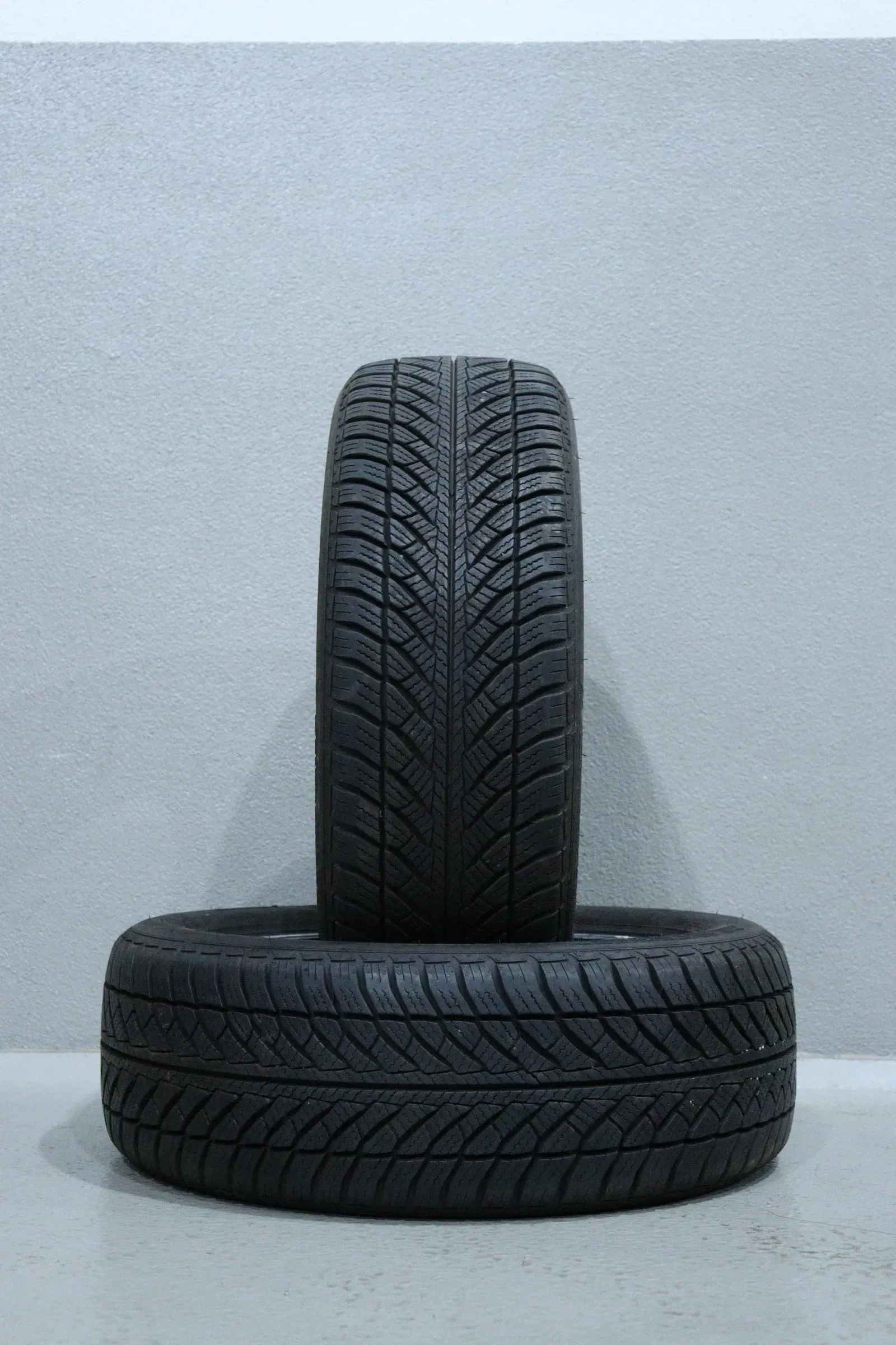 2x Goodyear UltraGrip 8 Performance * I 195 55 R16 87H M+S I Winterreifen - Bild 1