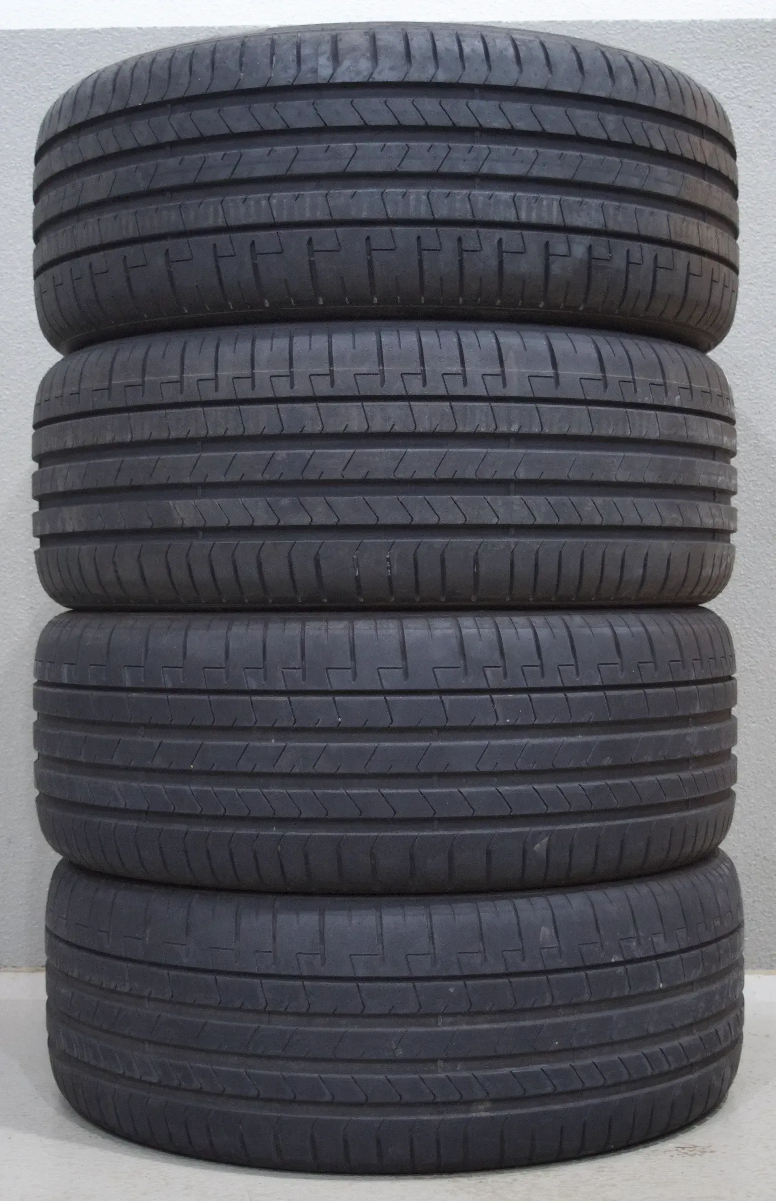 Pirelli P Zero MO * I 245 45 R19 102Y XL I Sommerreifensatz - Bild 1