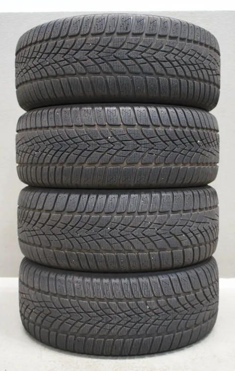 Background image for Dunlop SP Winter Sport 4D I 225 55 R17 101H XL M+S I Winterreifensatz