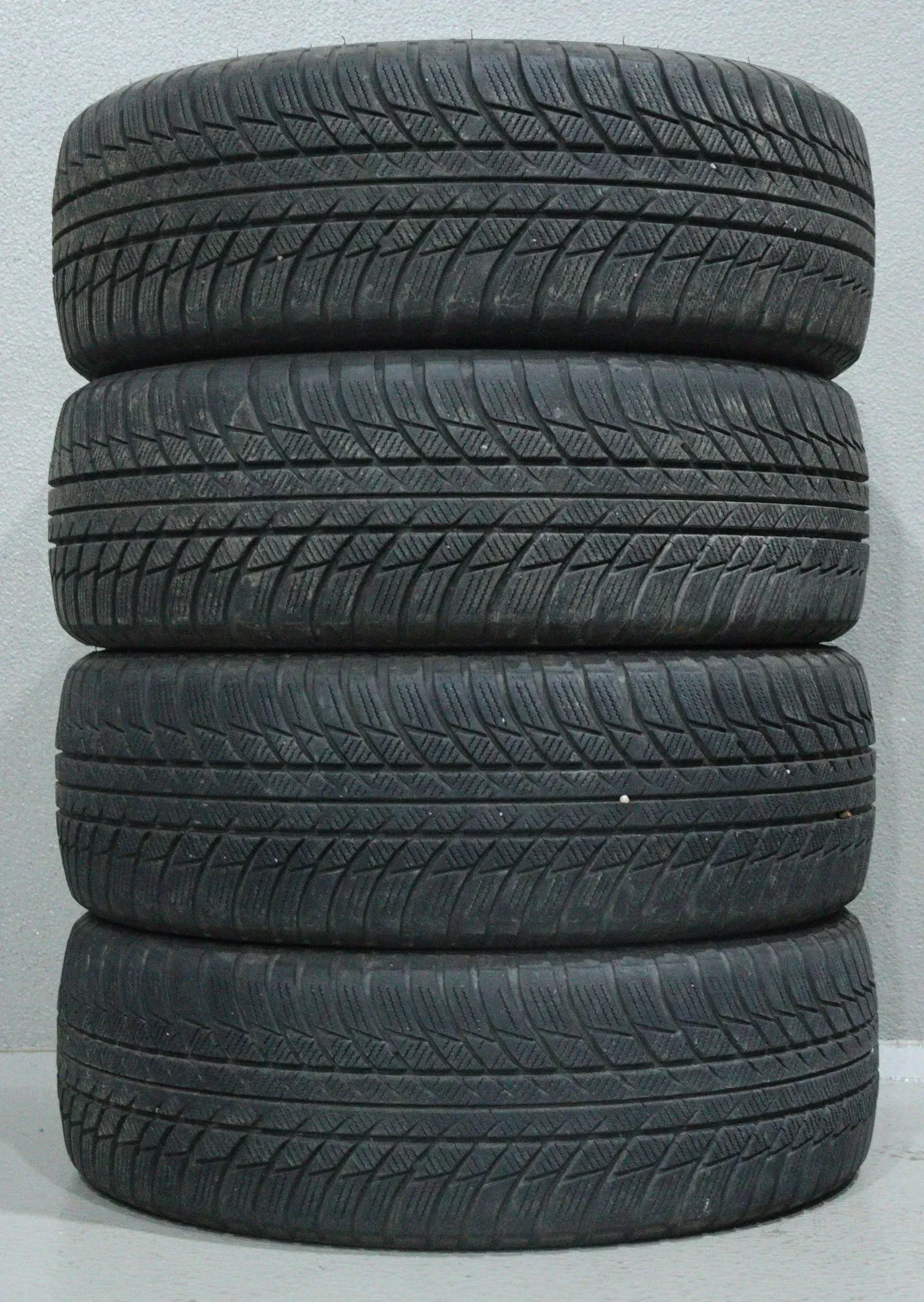 Bridgestone Blizzak LM001 * I 205 60 R16 96H XL M+S I Winterreifensatz - Bild 1