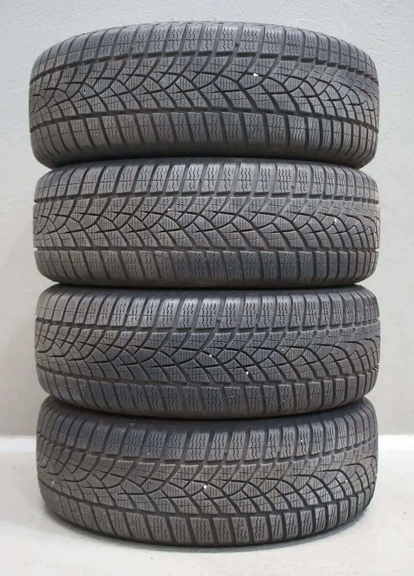 Goodyear UltraGrip RSC RFT* I 205 60 R16 96H XL M+S I Winterreifensatz - Bild 1