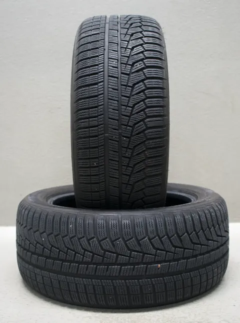 Background image for 2x Hankook Winter i*Cept Evo 2 * I 225 50 R17 98H M+S I Winterreifen