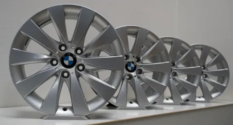 Background image for BMW 3er F30 F31 I 4er F32 F33 17 Zoll Felgensatz I 413