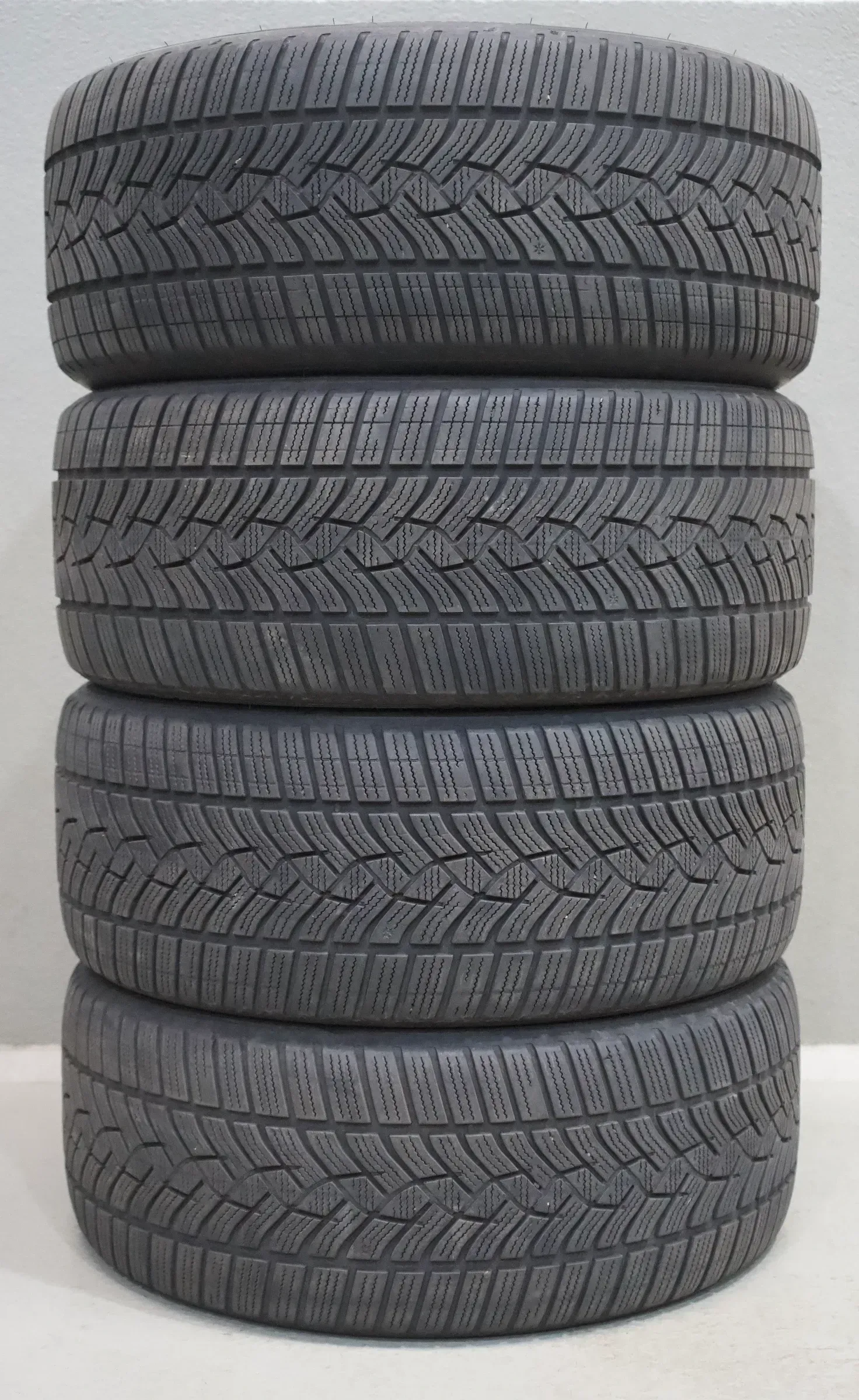 Goodyear UltraGrip Performance+ * I 245 45 R18 100H M+S XL I Winterreifensatz - Bild 1
