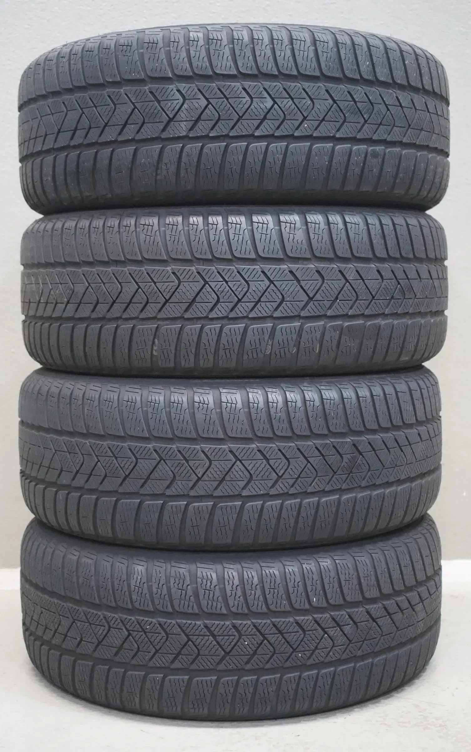 Pirelli SottoZero 3 RSC RFT MOE I 225 45 R18 95H M+S I Winterreifensatz - Bild 1