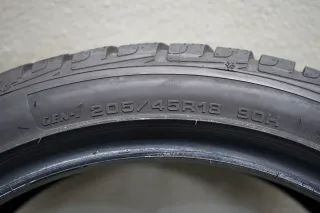 2x Goodyear UltraGrip Performance * I 205 45 R18 90H I Winterreifen - Bild 3