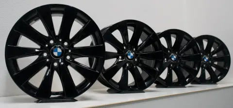Background image for BMW 3er F30 F31 I 4er F32 F33 17 Zoll Felgensatz I 413