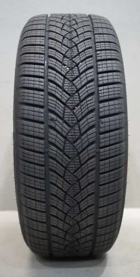 Background image for 1x Goodyear UltraGrip Performance MO I 225 45 R18 95H M+S I Winterreifen