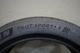 Michelin Pilot Sport 4S * I 245 45 R19 102Y I Sommerreifensatz - Bild 4