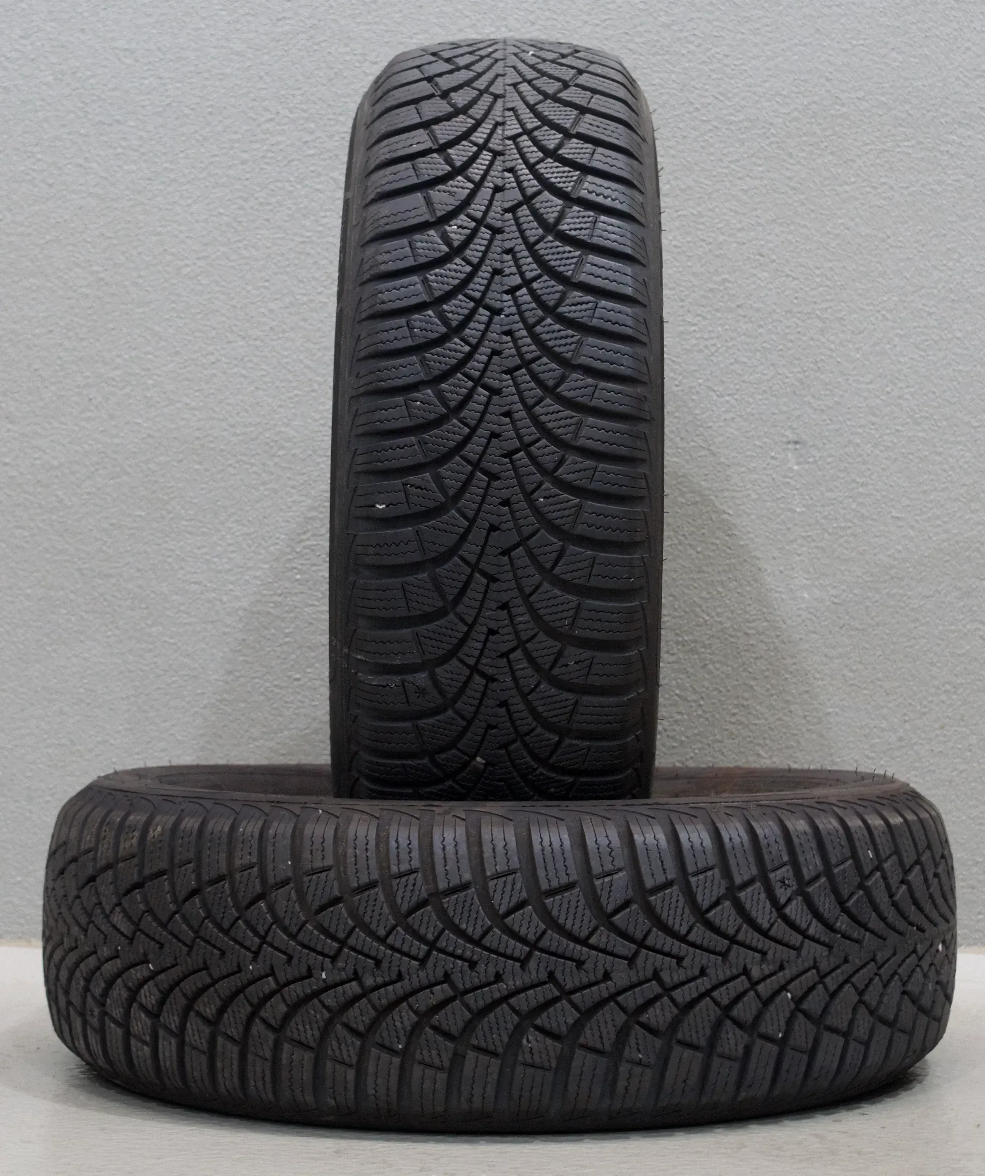 2x Goodyear UltraGrip 9+ I 195 60 R16 93H M+S I Winterreifen - Bild 1