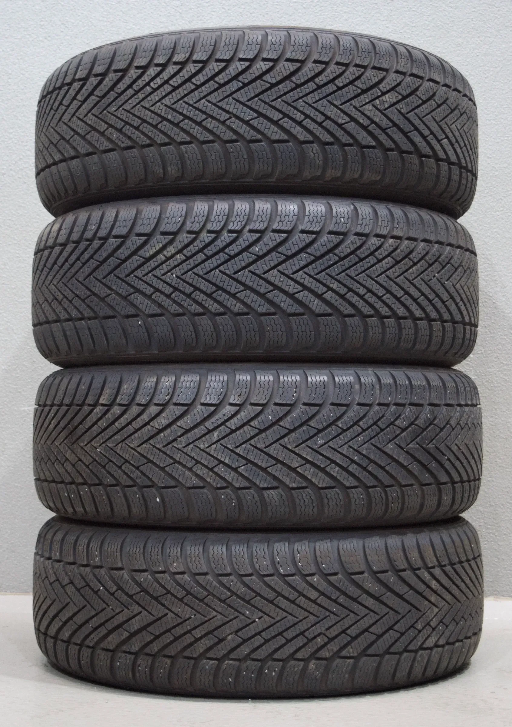 Pirelli Winter Cinturato * I 195 60 R16 89H M+S I Winterreifensatz - Bild 1