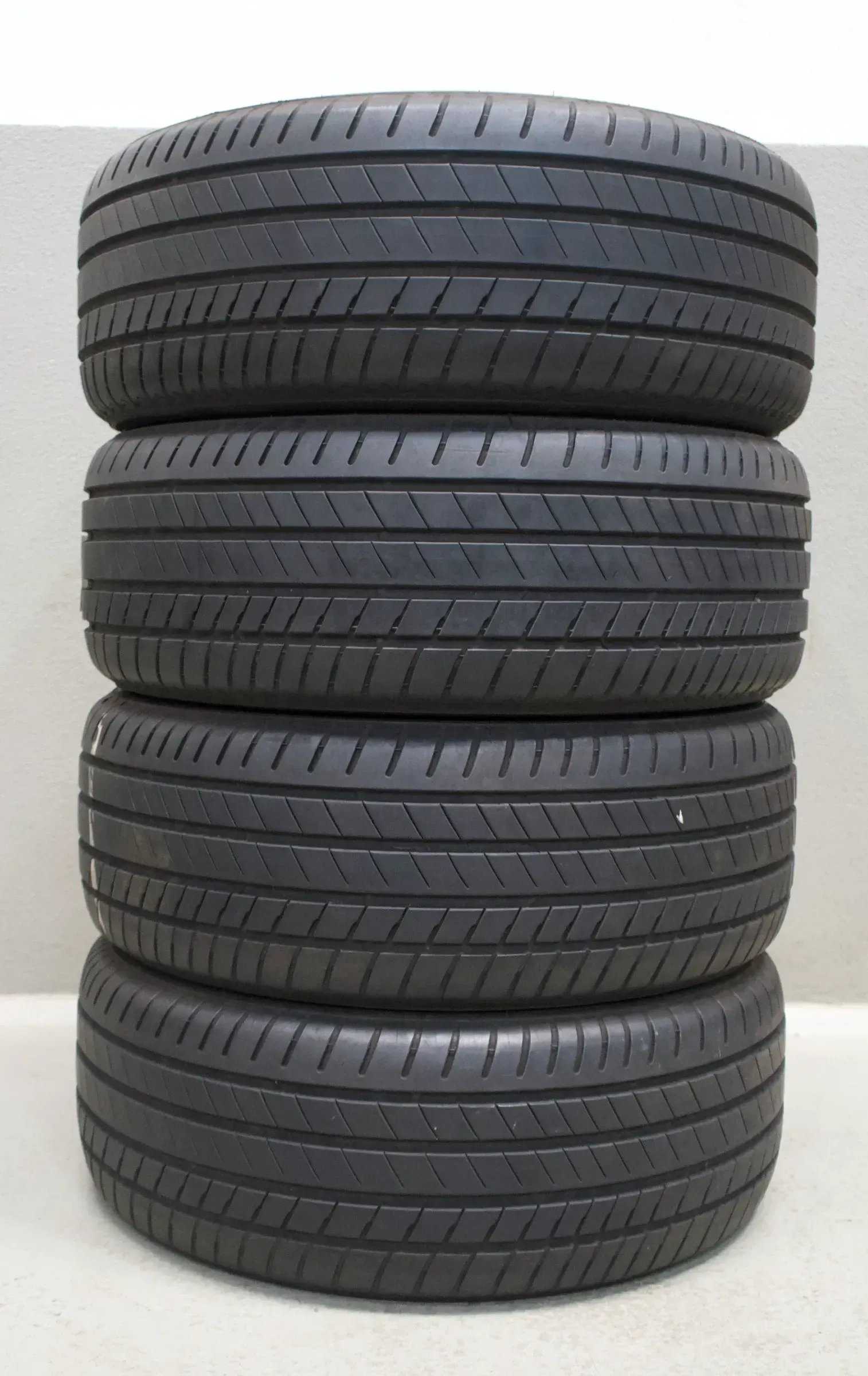 Bridgestone Alenza 001 * I 245 50 R19 105W XL I Sommerreifensatz - Bild 1