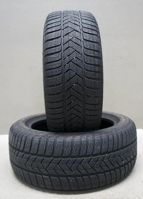 Background image for 2x Pirelli SottoZero 3 RSC RFT* I 225 50 R17 98H M+S XL I Winterreifensatz